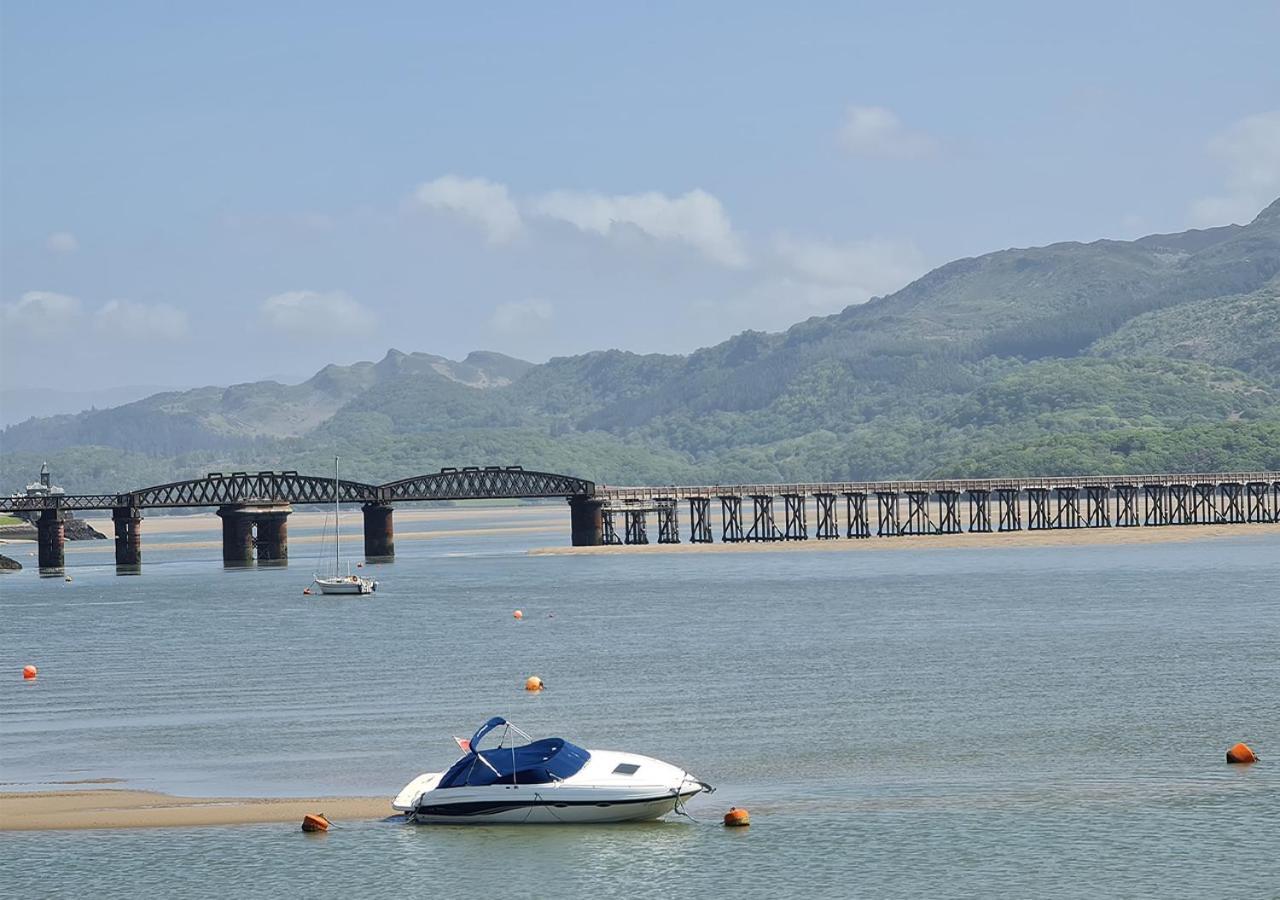 Luxury 4 Bedroom Seaside Apartment - Glan Y Werydd House Barmouth Kültér fotó